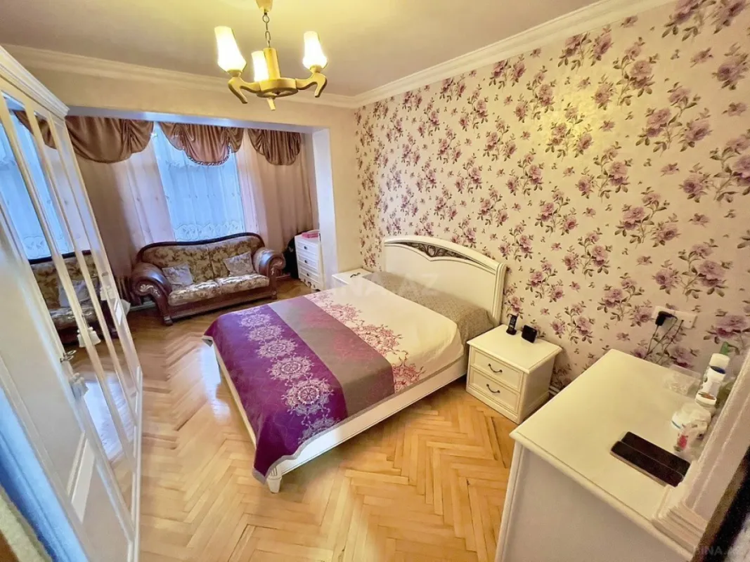 Satılır 4 otaqlı mənzil 100 m²