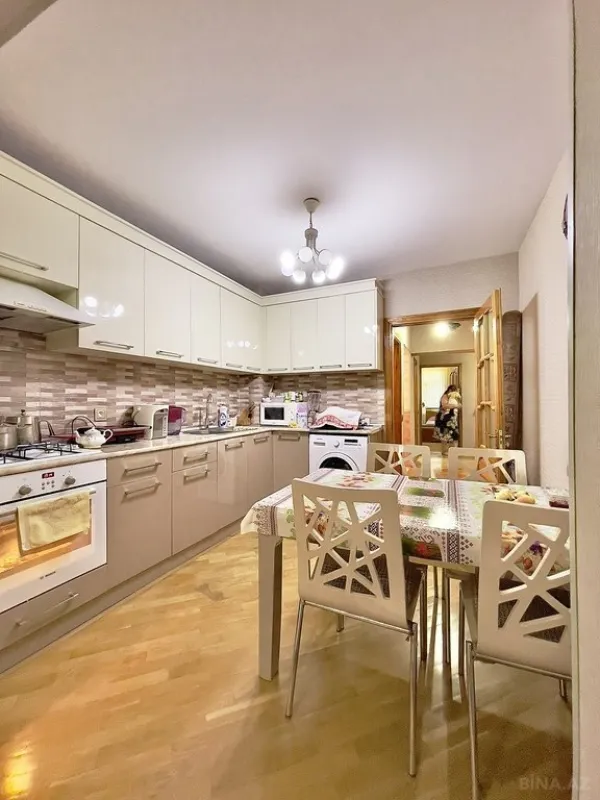 Satılır 4 otaqlı mənzil 100 m²