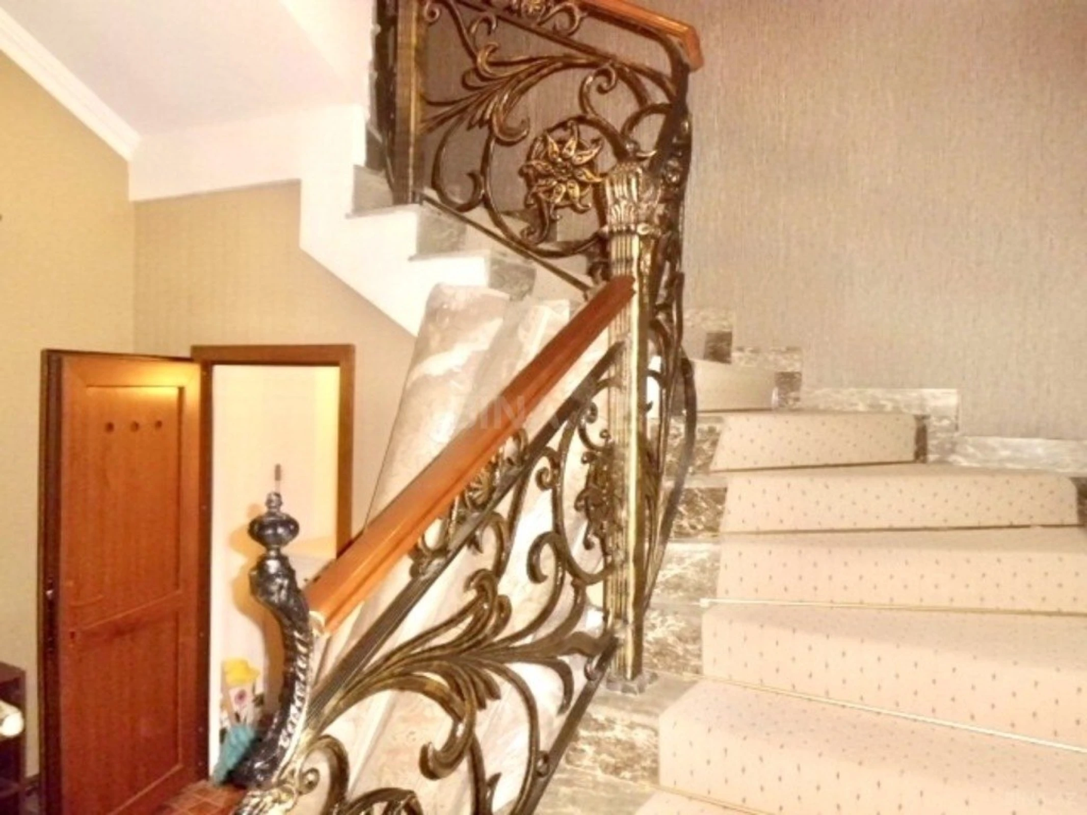 Satılır 6 otaqlı həyət evi 250 m²