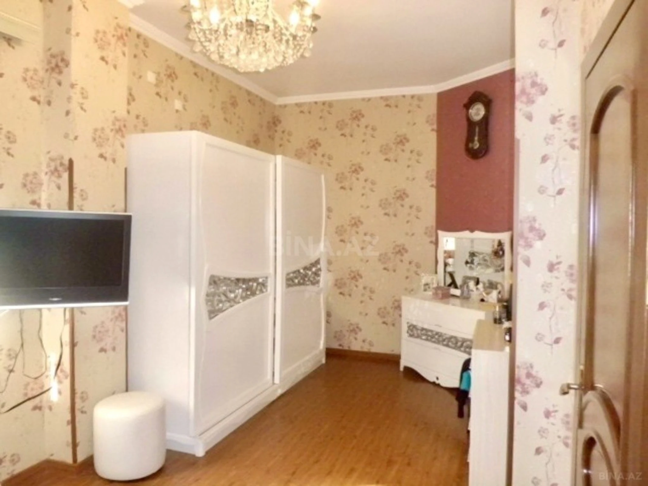 Satılır 6 otaqlı həyət evi 250 m²