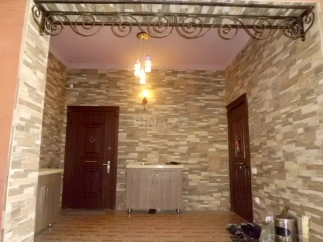 Satılır 6 otaqlı həyət evi 250 m²