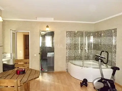 Satılır 6 otaqlı həyət evi 250 m²