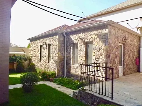 Satılır 6 otaqlı həyət evi 250 m²
