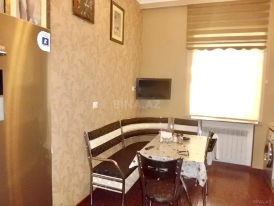 Satılır 6 otaqlı həyət evi 250 m²