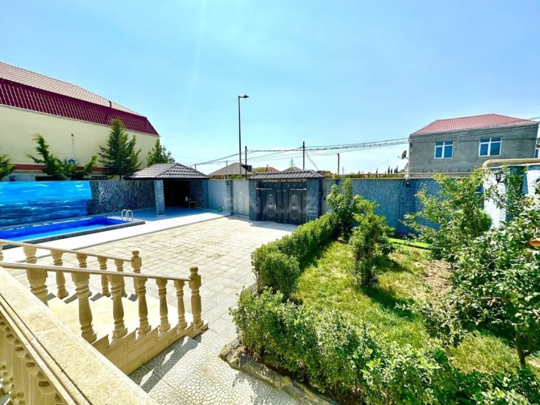 Satılır 5 otaqlı həyət evi 330 m²