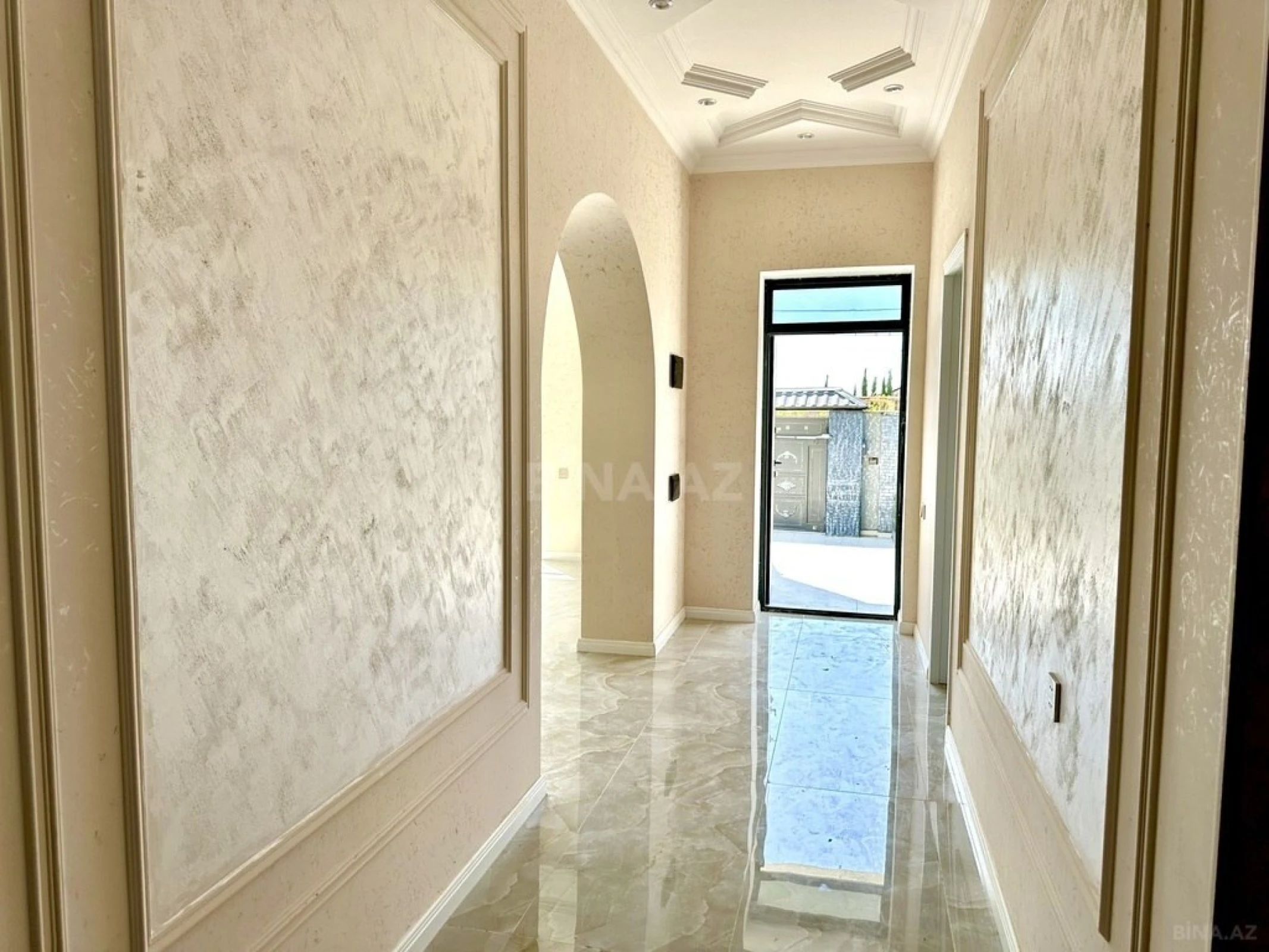 Satılır 5 otaqlı həyət evi 330 m²