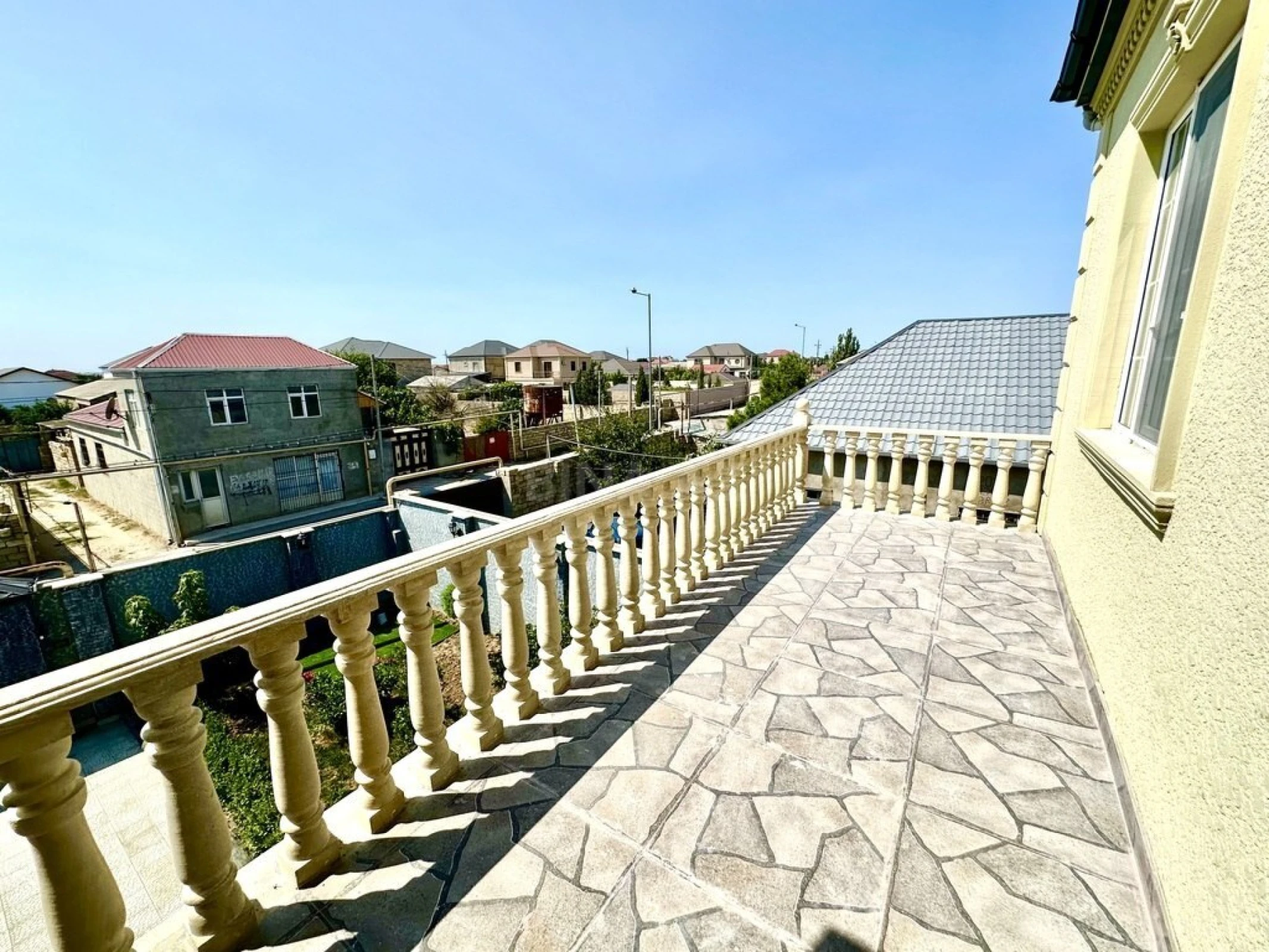 Satılır 5 otaqlı həyət evi 330 m²
