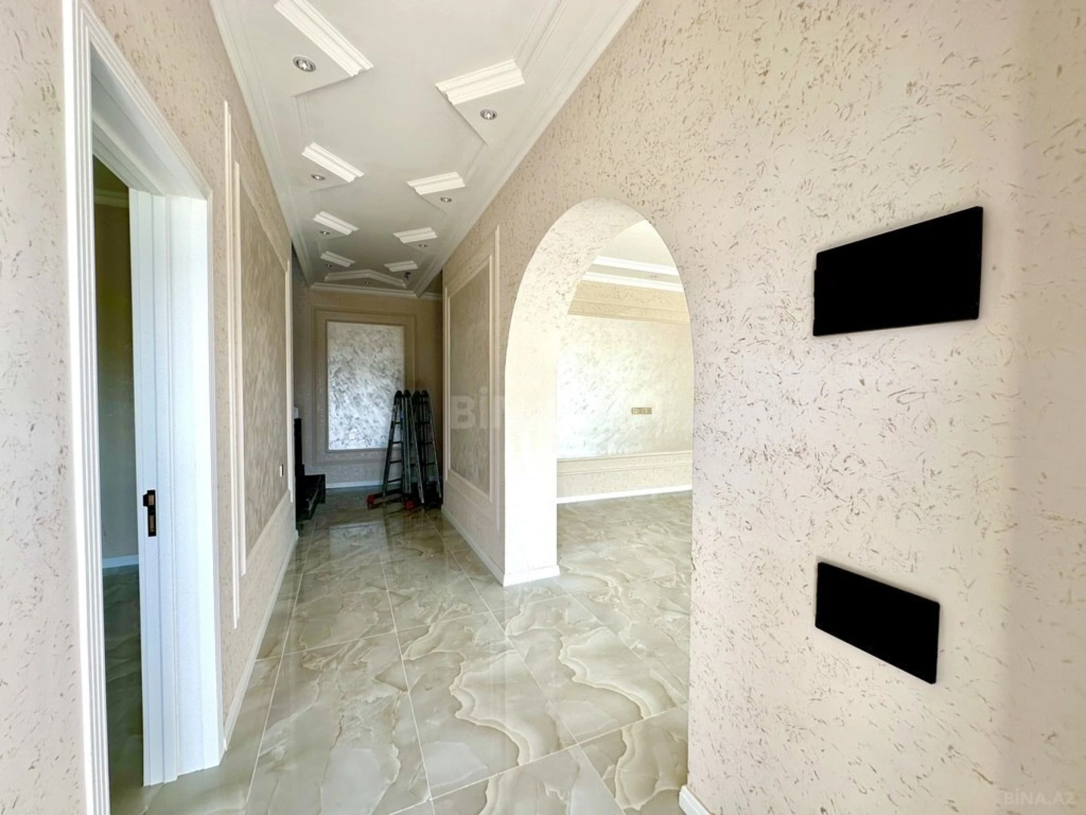 Satılır 5 otaqlı həyət evi 330 m²