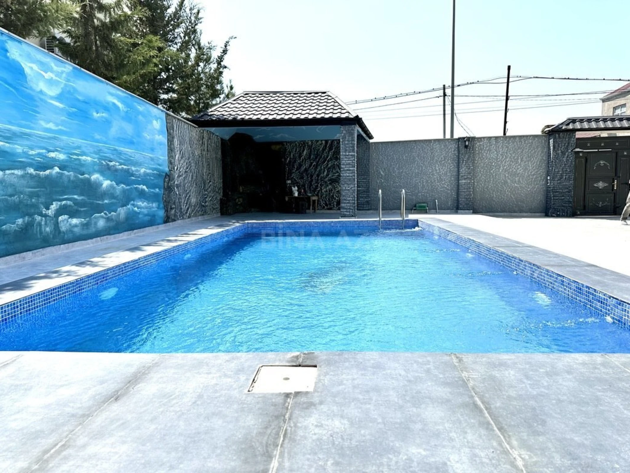 Satılır 5 otaqlı həyət evi 330 m²