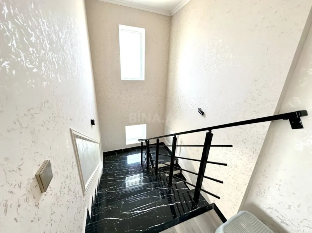 Satılır 5 otaqlı həyət evi 330 m²