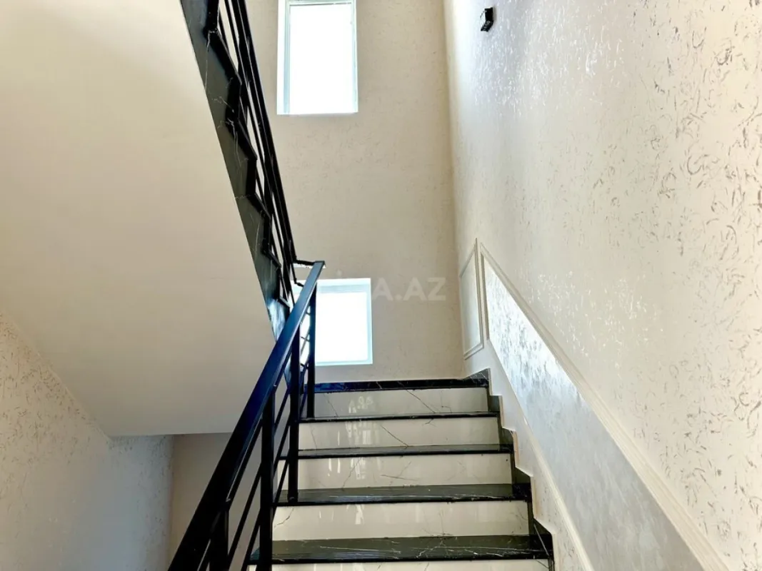 Satılır 5 otaqlı həyət evi 330 m²