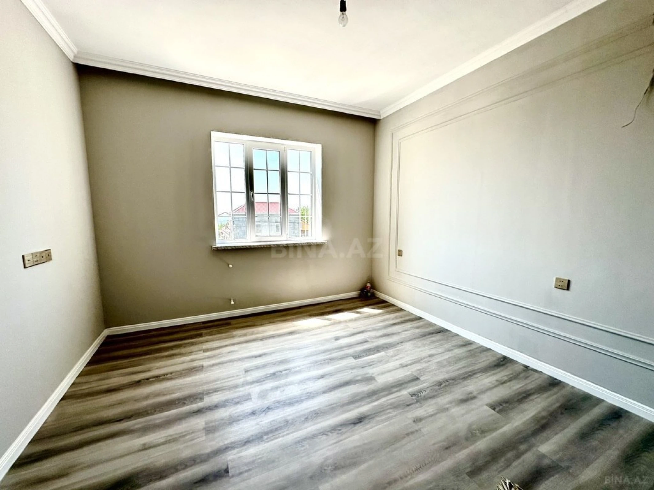 Satılır 5 otaqlı həyət evi 330 m²