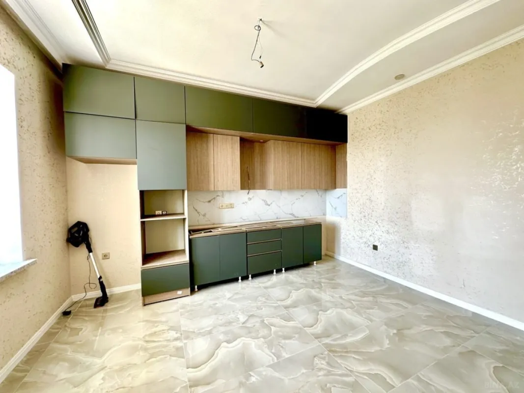 Satılır 5 otaqlı həyət evi 330 m²