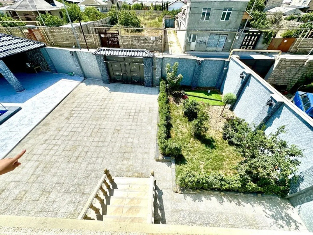 Satılır 5 otaqlı həyət evi 330 m²