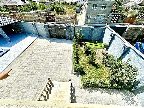 Satılır 5 otaqlı həyət evi 330 m²