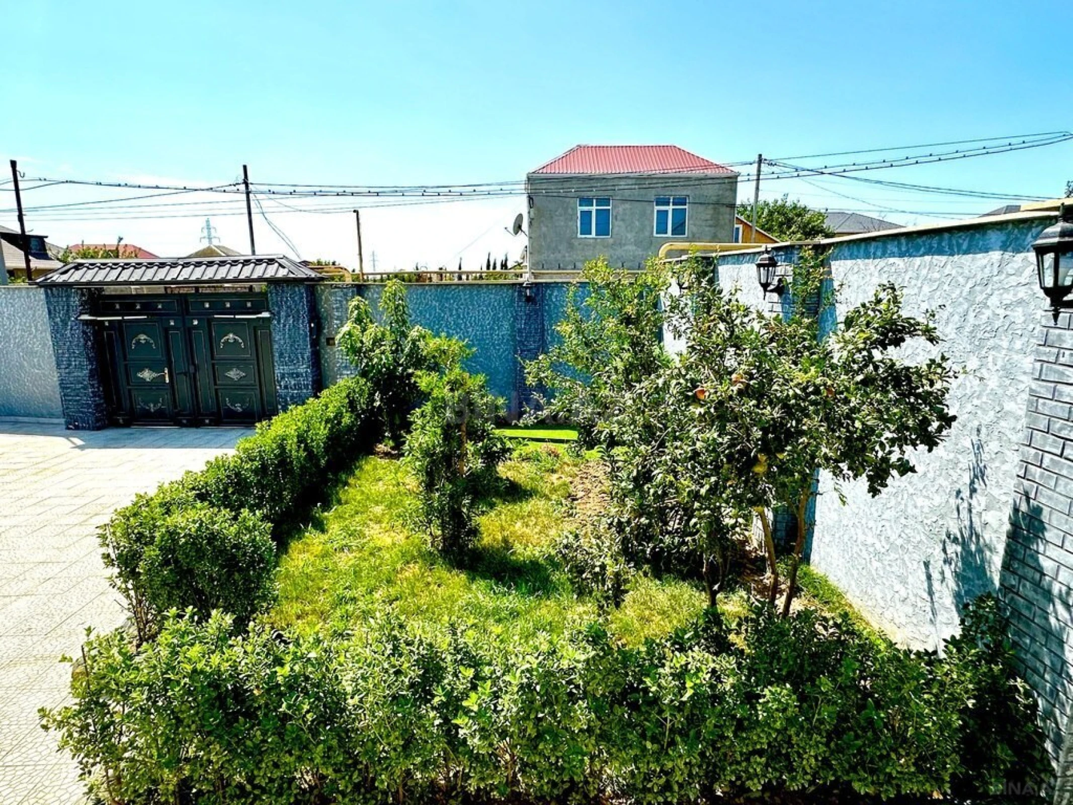 Satılır 5 otaqlı həyət evi 330 m²