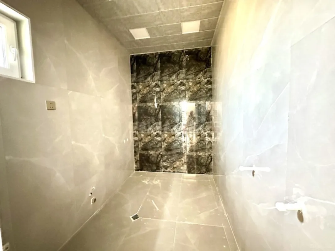 Satılır 5 otaqlı həyət evi 330 m²