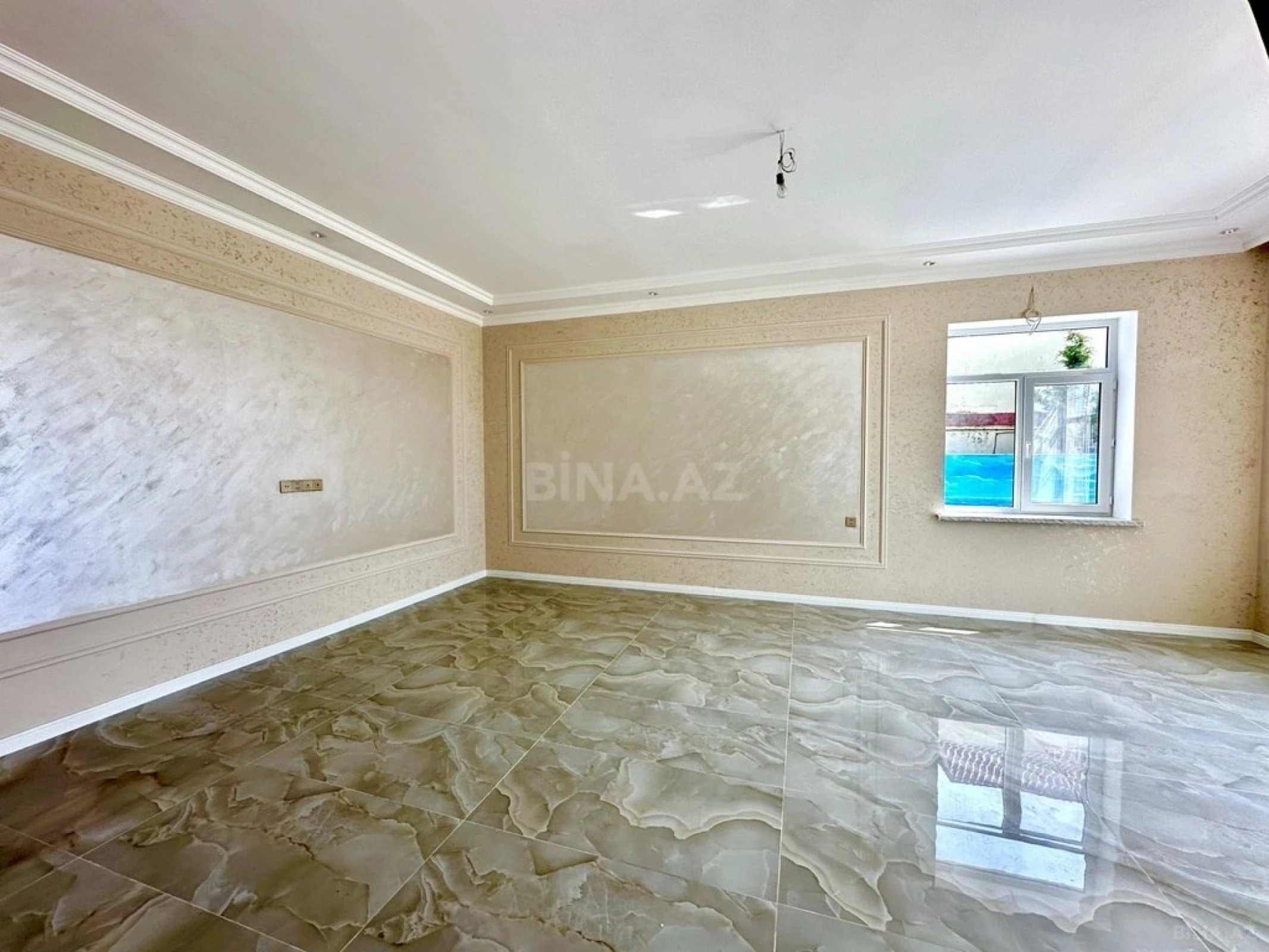 Satılır 5 otaqlı həyət evi 330 m²