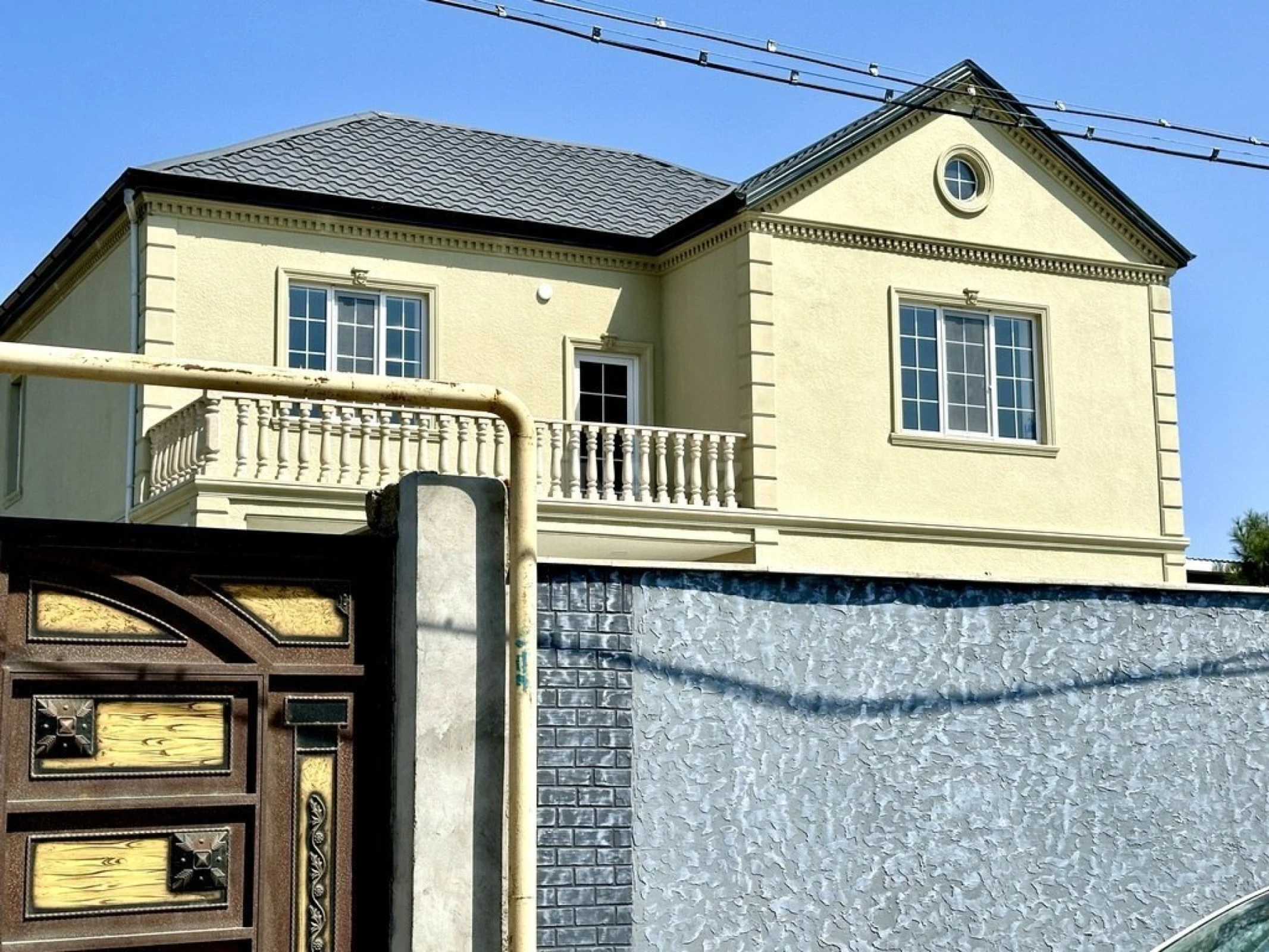 Satılır 5 otaqlı həyət evi 330 m²