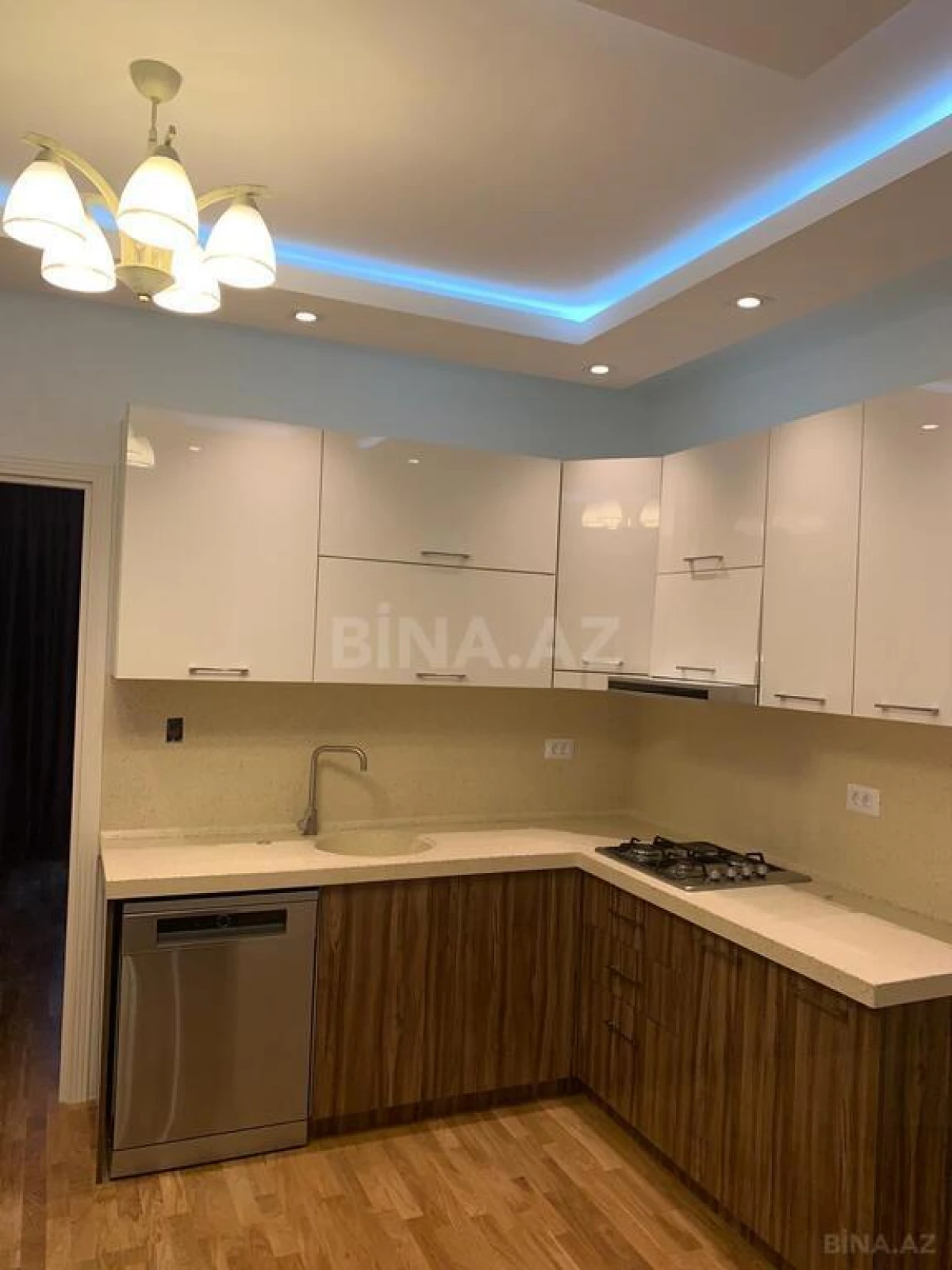 Kirayə verilir 3 otaqlı mənzil 110 m²