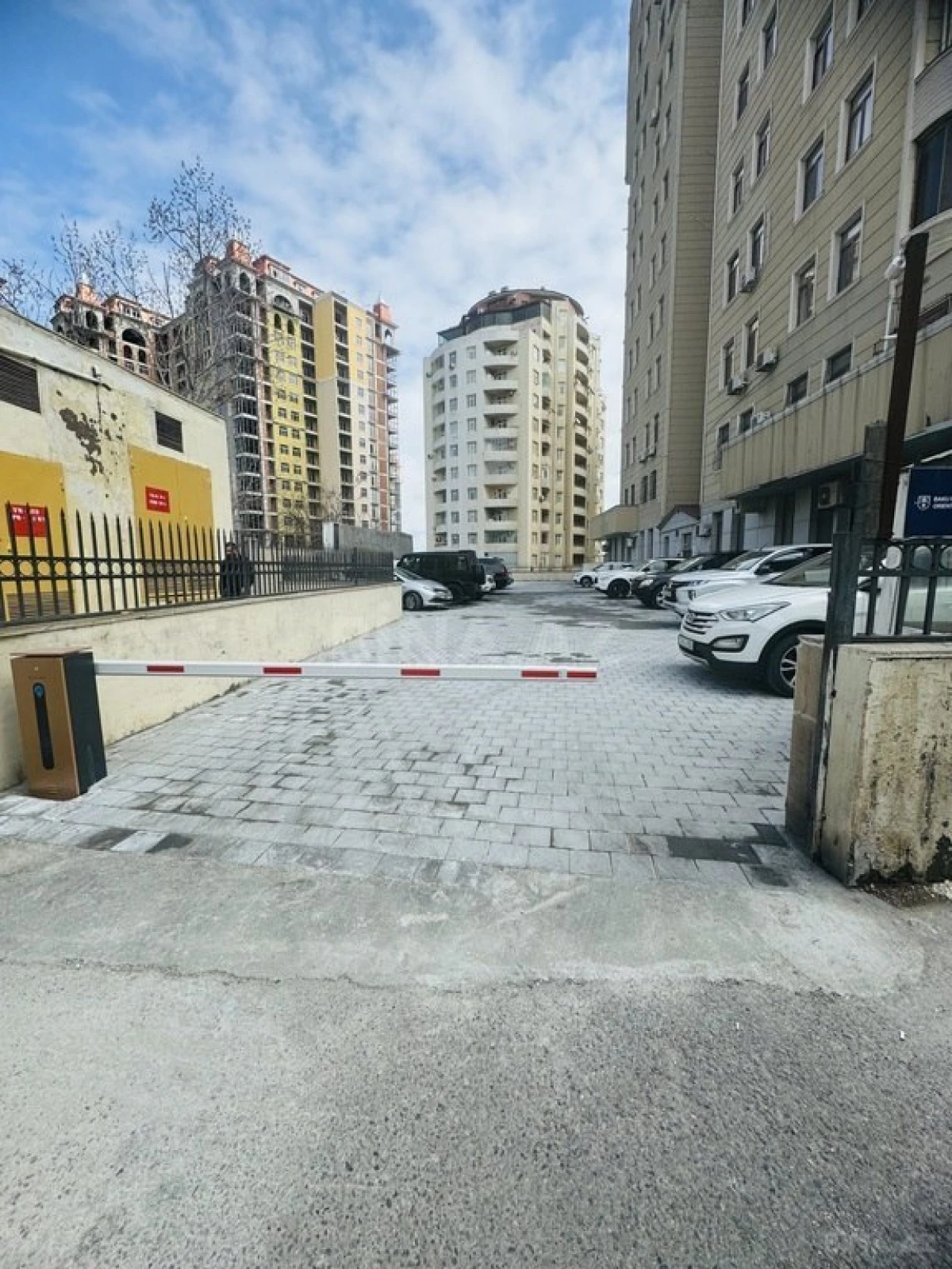 Satılır 4 otaqlı mənzil 120 m²
