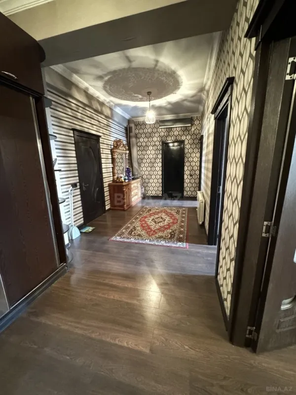 Satılır 4 otaqlı mənzil 120 m²