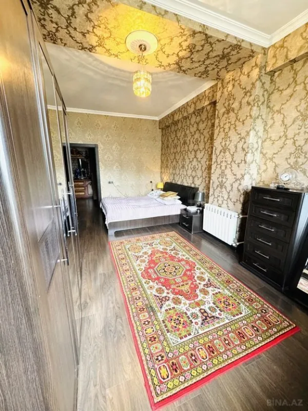 Satılır 4 otaqlı mənzil 120 m²