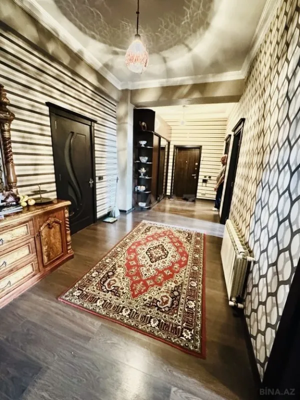 Satılır 4 otaqlı mənzil 120 m²