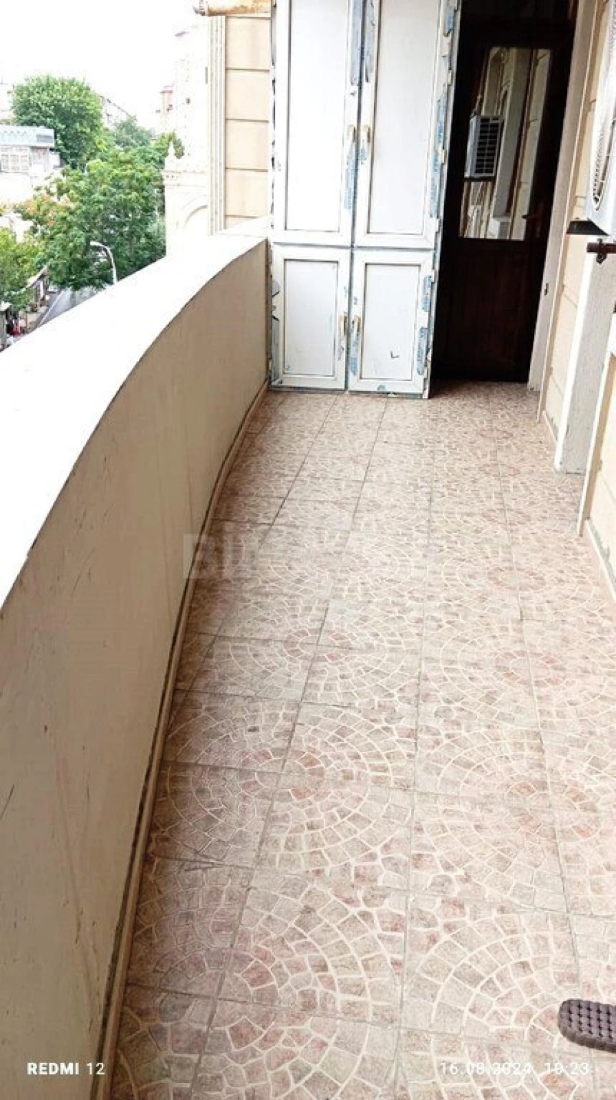 Satılır 4 otaqlı mənzil 120 m²