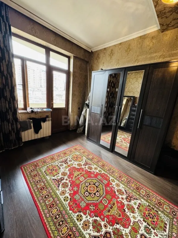 Satılır 4 otaqlı mənzil 120 m²