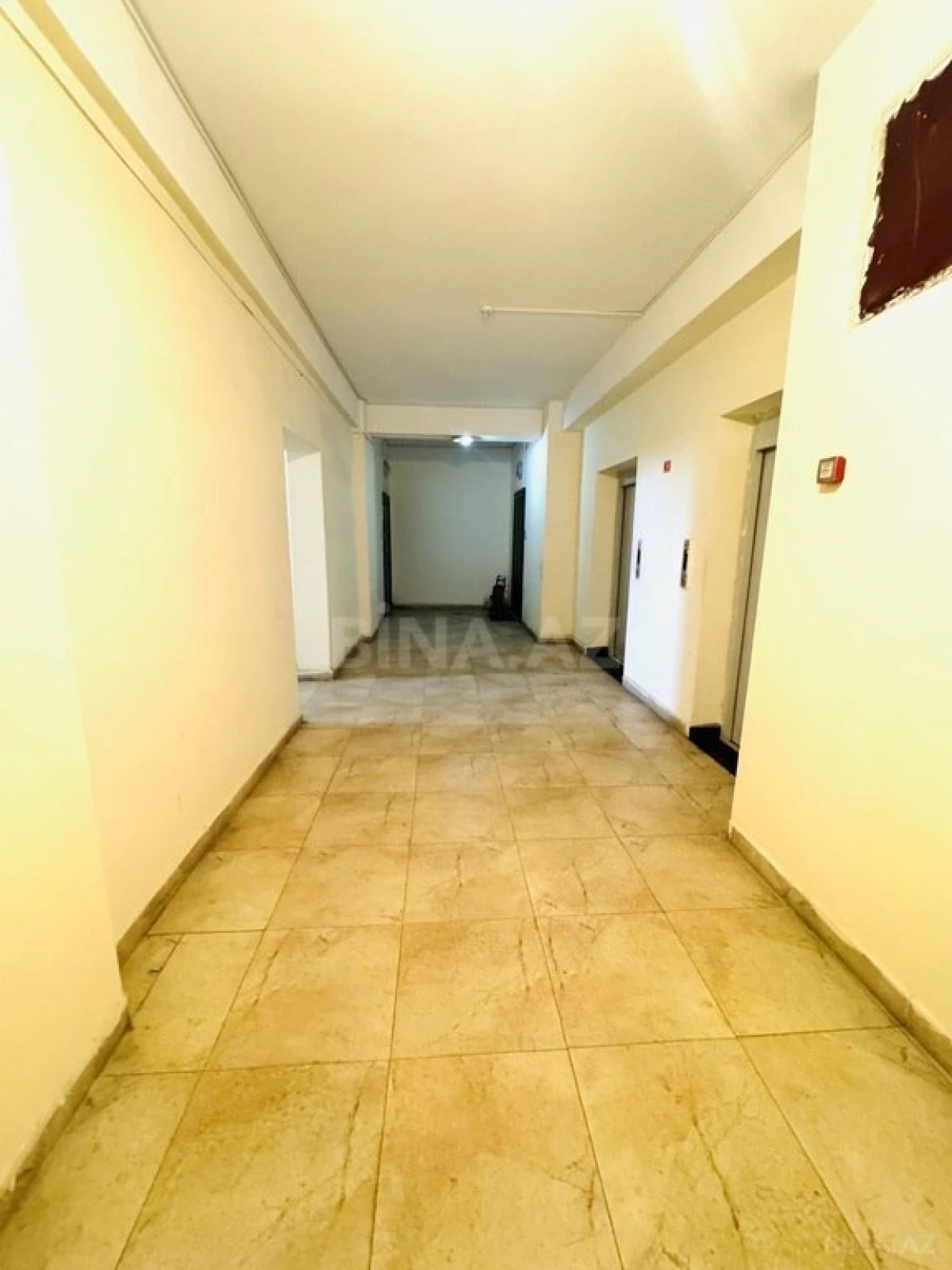 Satılır 4 otaqlı mənzil 120 m²