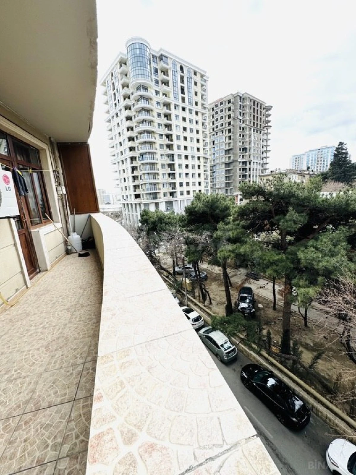 Satılır 4 otaqlı mənzil 120 m²