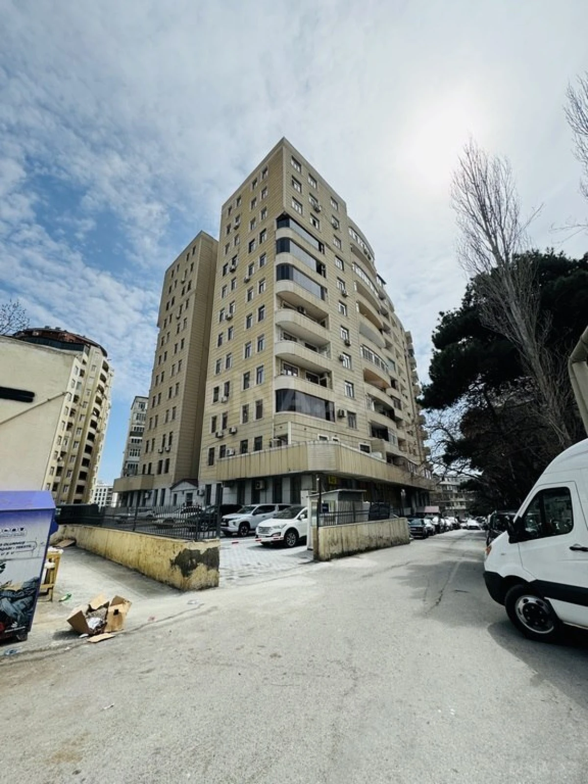 Satılır 4 otaqlı mənzil 120 m²