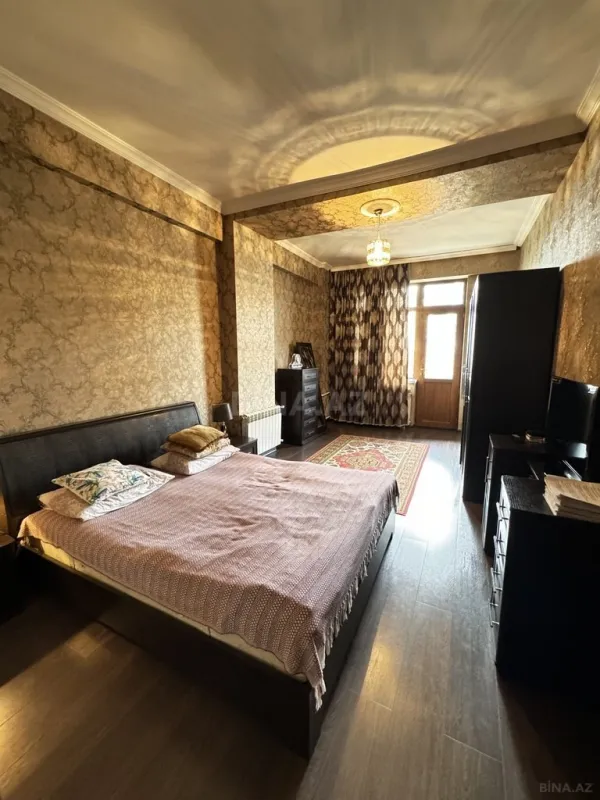 Satılır 4 otaqlı mənzil 120 m²