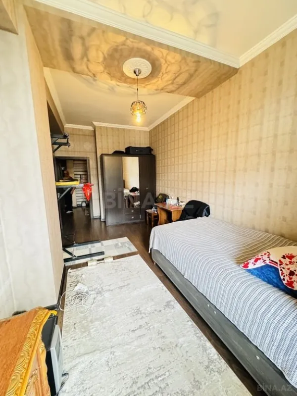 Satılır 4 otaqlı mənzil 120 m²