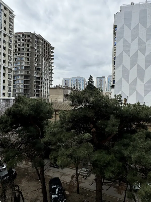 Satılır 4 otaqlı mənzil 120 m²