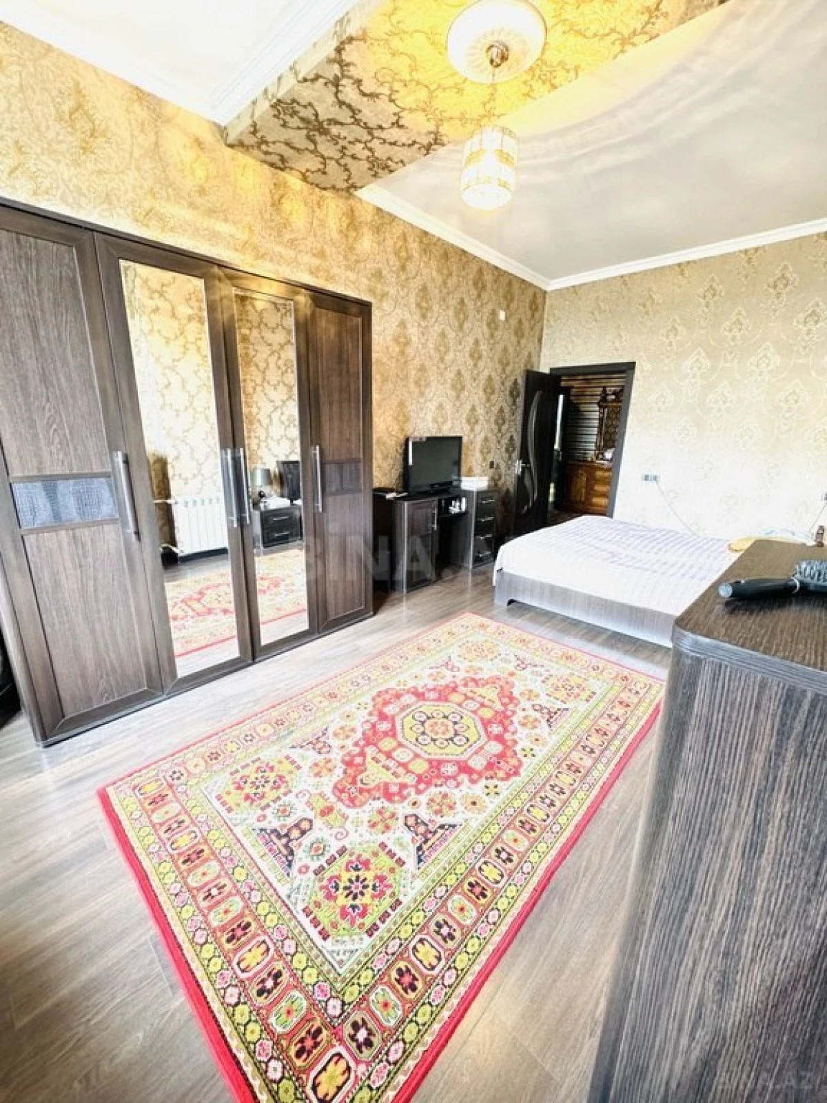 Satılır 4 otaqlı mənzil 120 m²