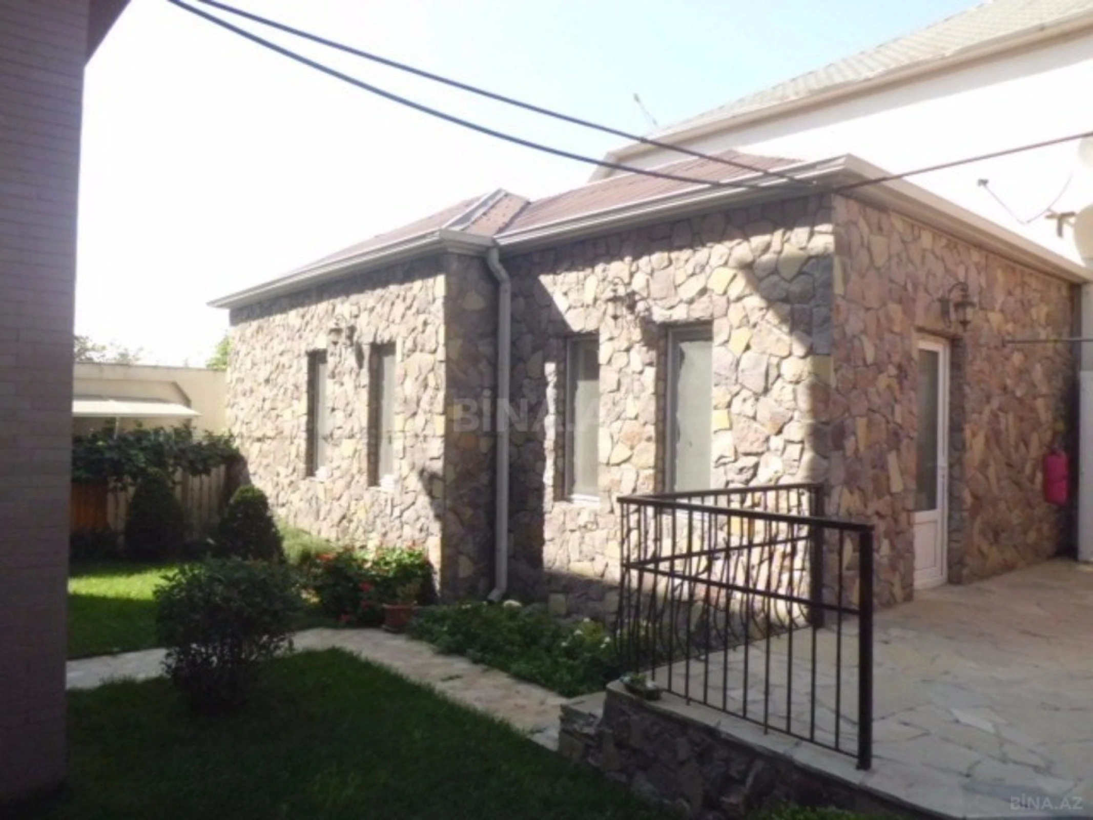 Satılır 8 otaqlı həyət evi 280 m²