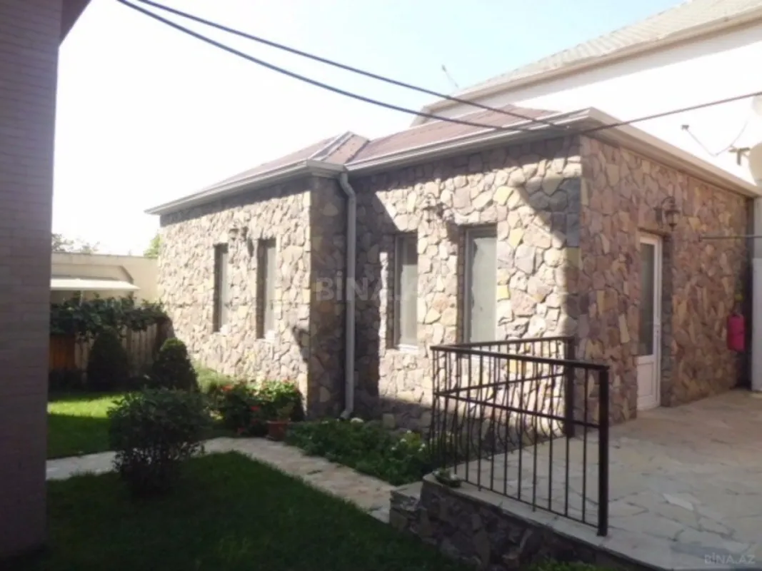 Satılır 8 otaqlı həyət evi 280 m²