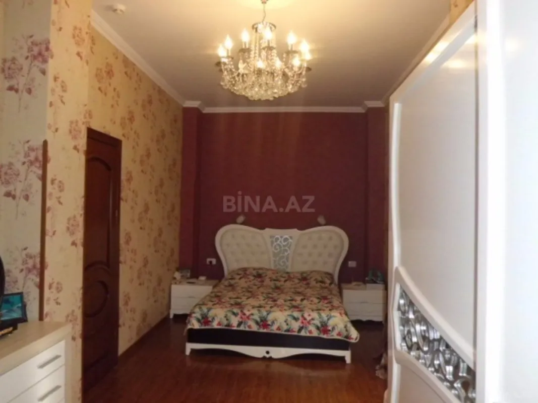 Satılır 8 otaqlı həyət evi 280 m²