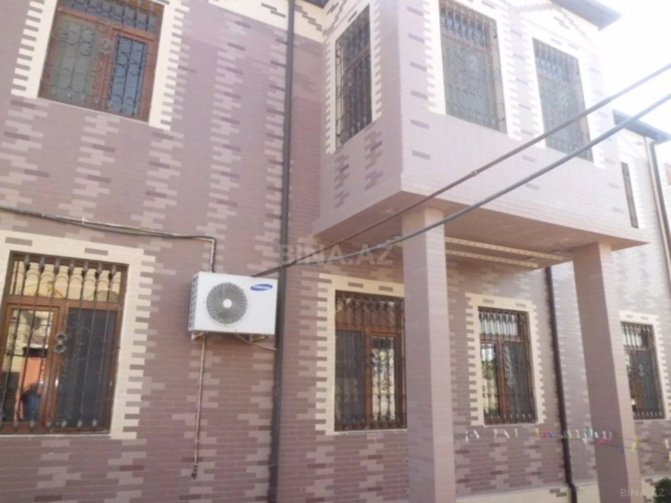 Satılır 8 otaqlı həyət evi 280 m²