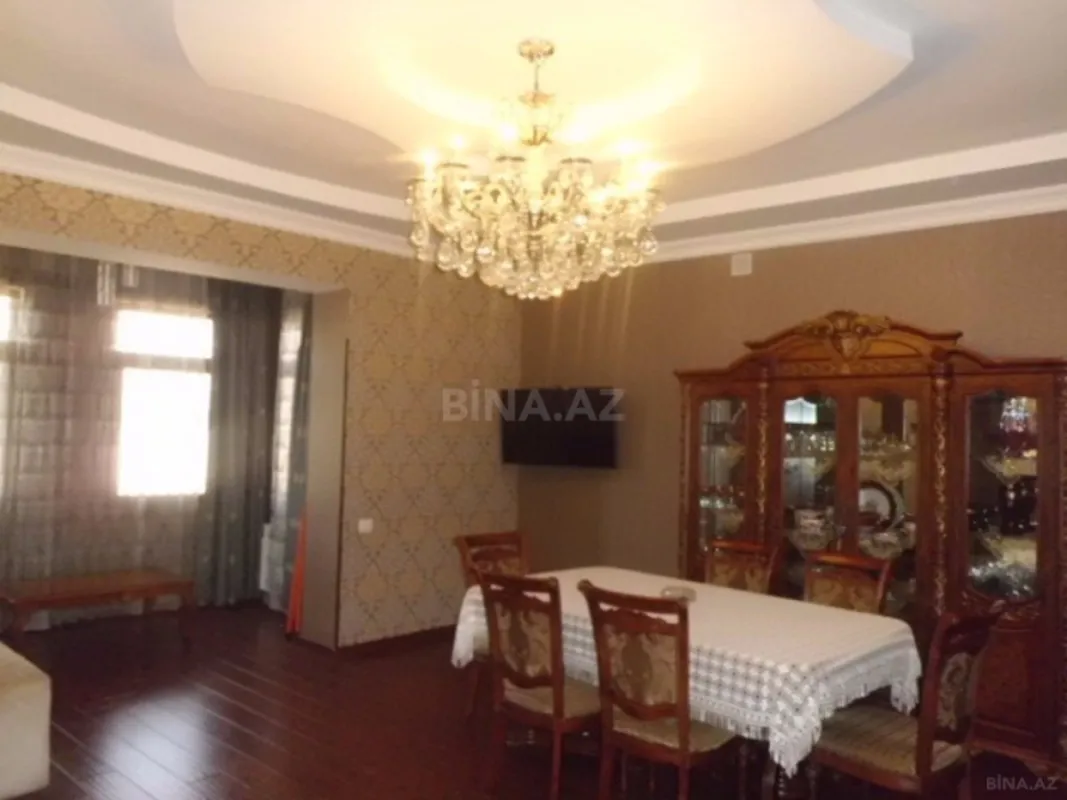 Satılır 8 otaqlı həyət evi 280 m²