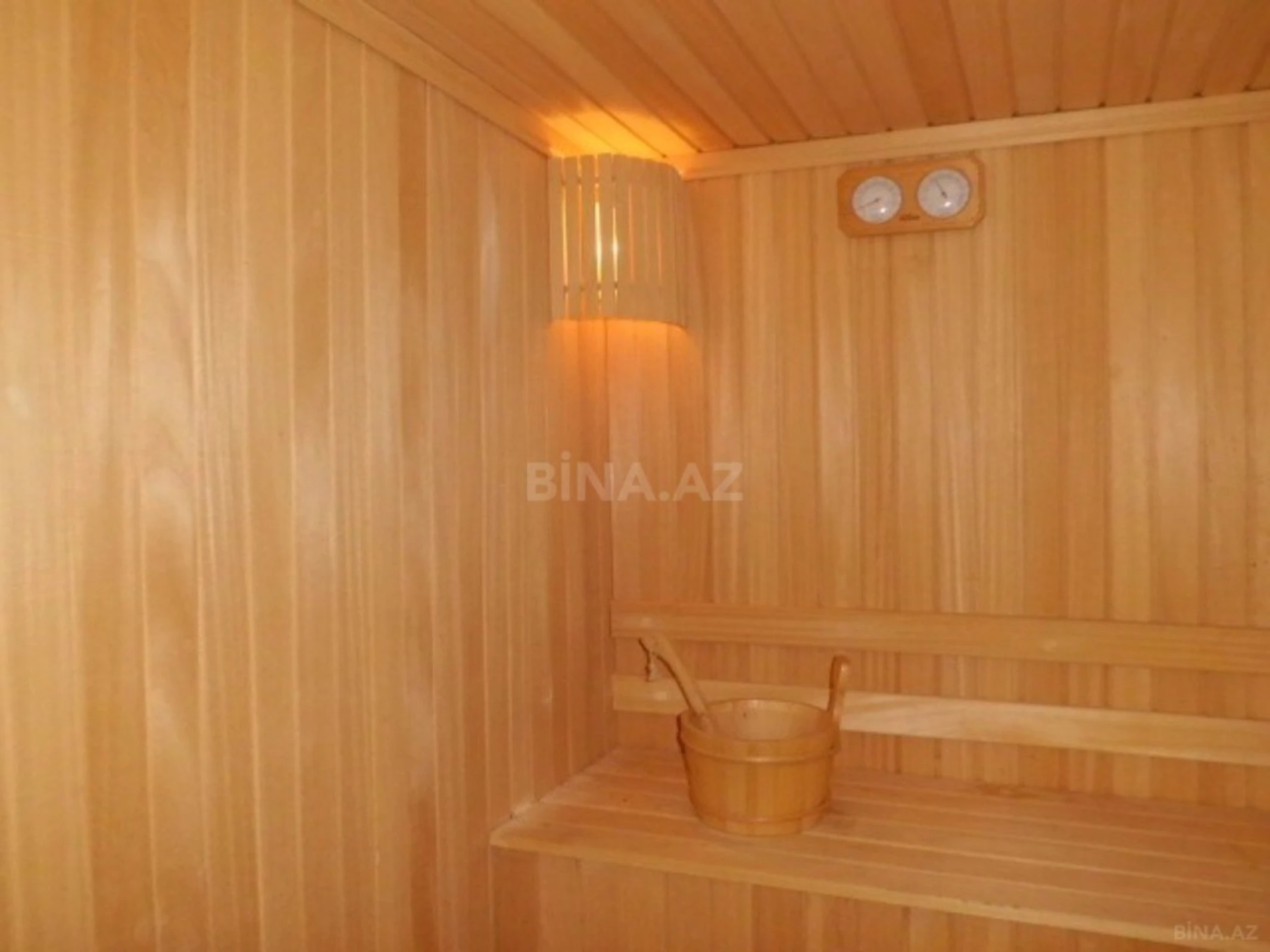 Satılır 8 otaqlı həyət evi 280 m²