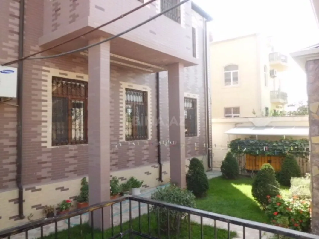Satılır 8 otaqlı həyət evi 280 m²