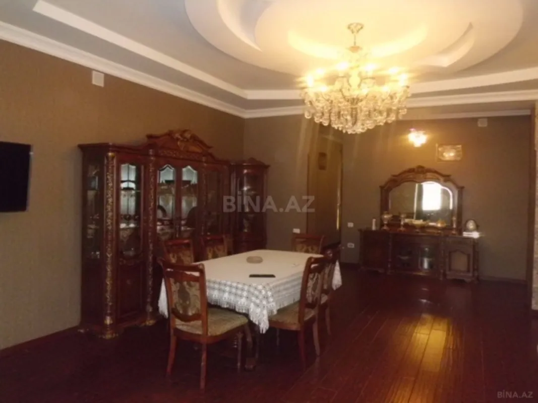 Satılır 8 otaqlı həyət evi 280 m²