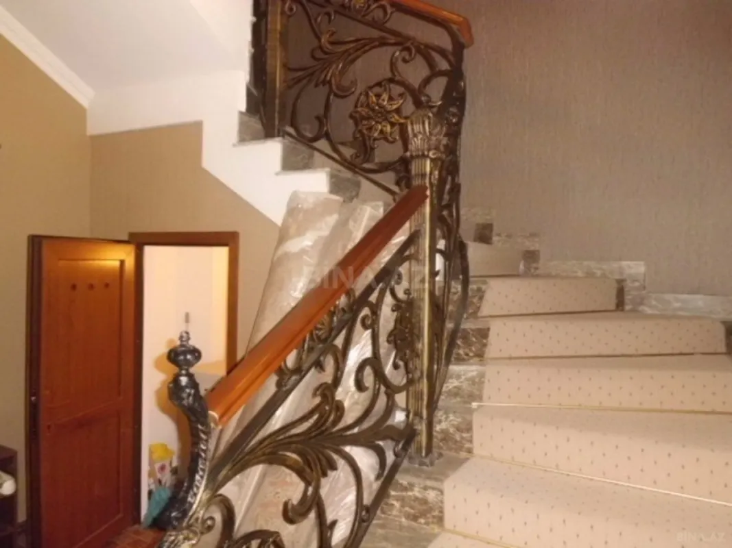 Satılır 8 otaqlı həyət evi 280 m²