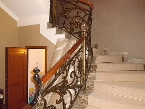 Satılır 8 otaqlı həyət evi 280 m² — Bakı 8 otaq 280.00 m²