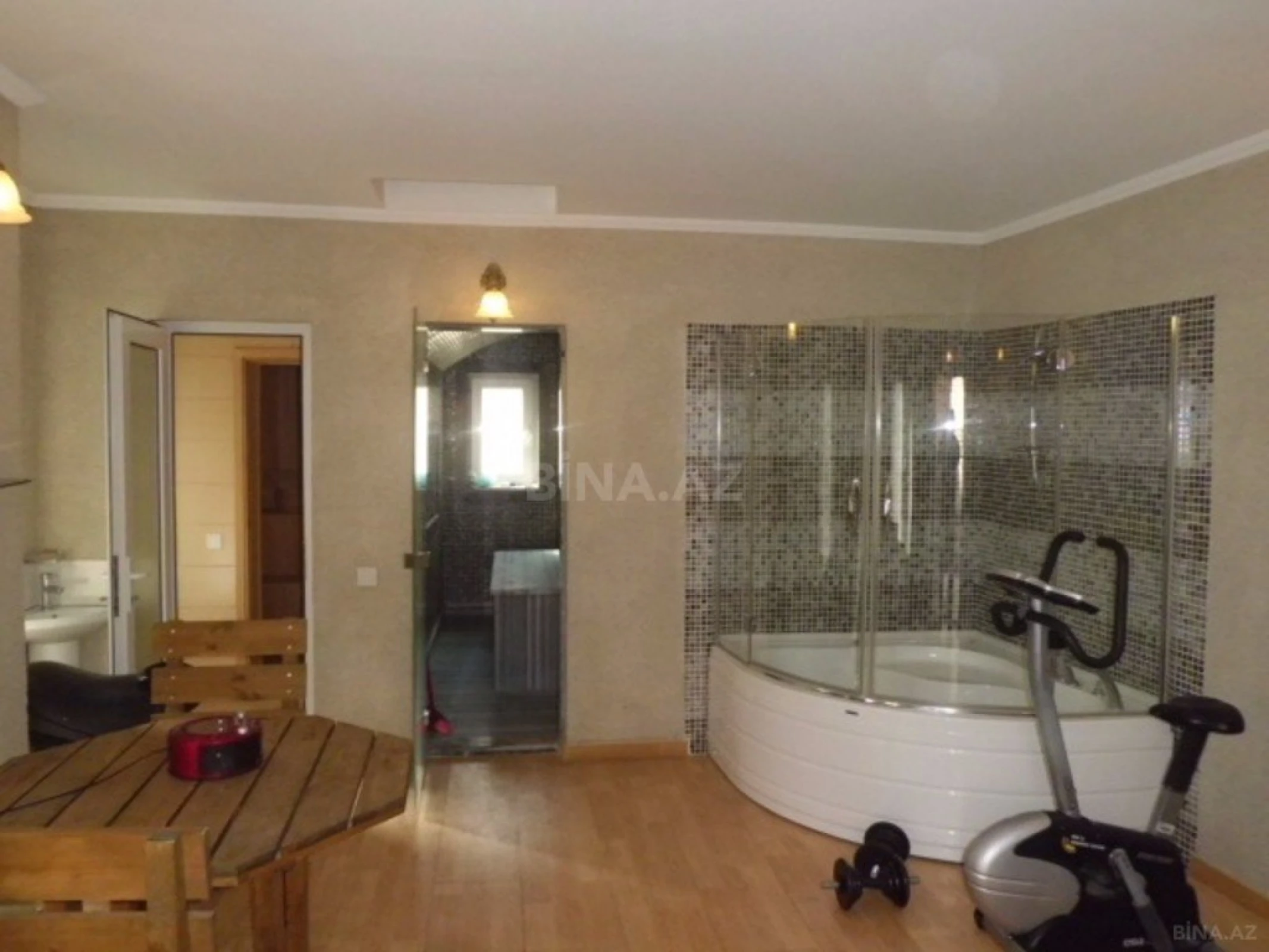 Satılır 8 otaqlı həyət evi 280 m²