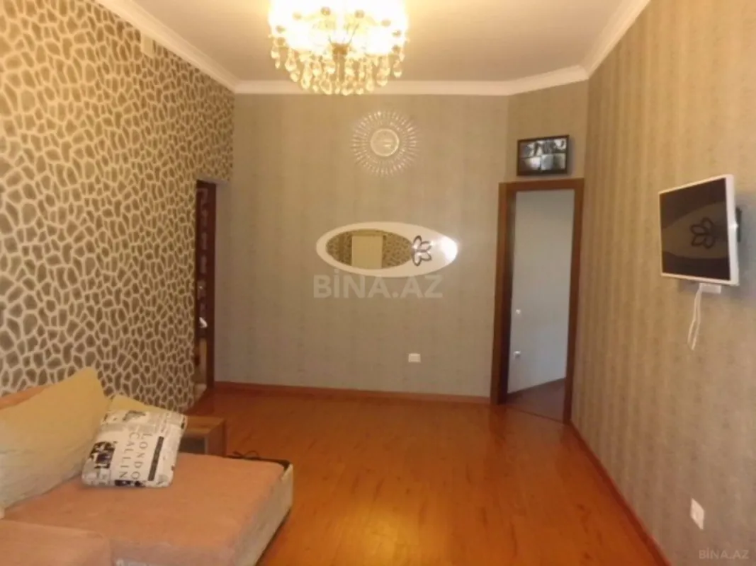 Satılır 8 otaqlı həyət evi 280 m²