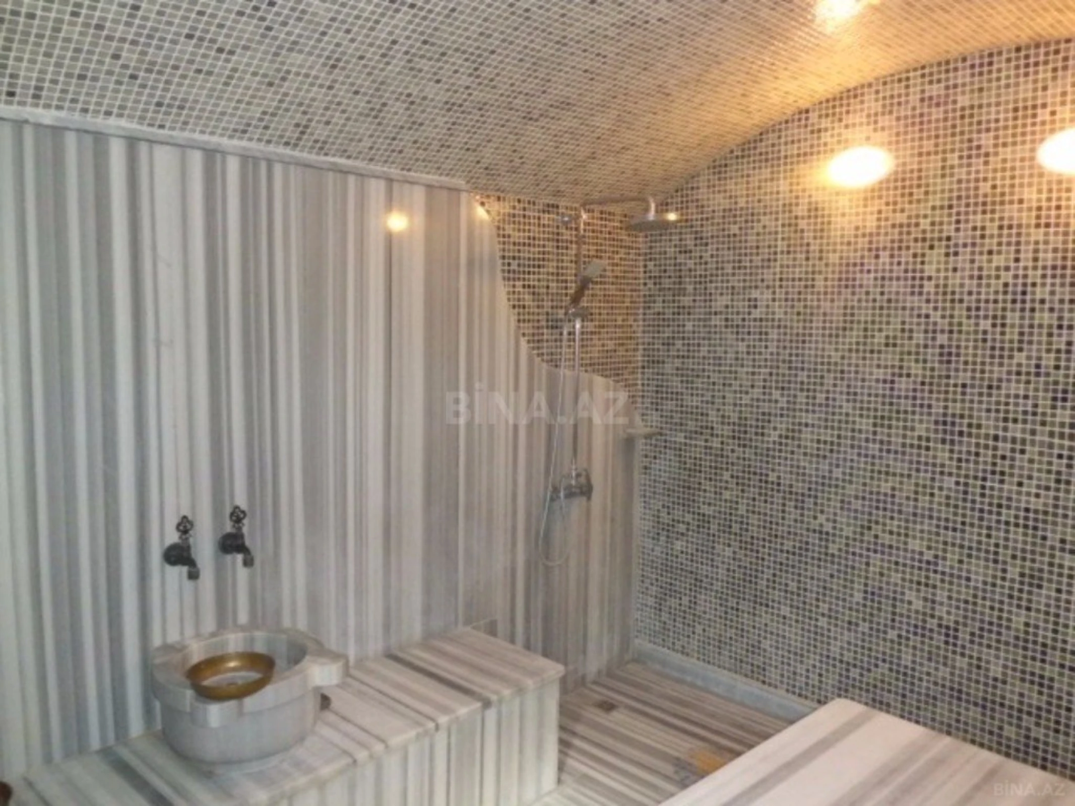 Satılır 8 otaqlı həyət evi 280 m²
